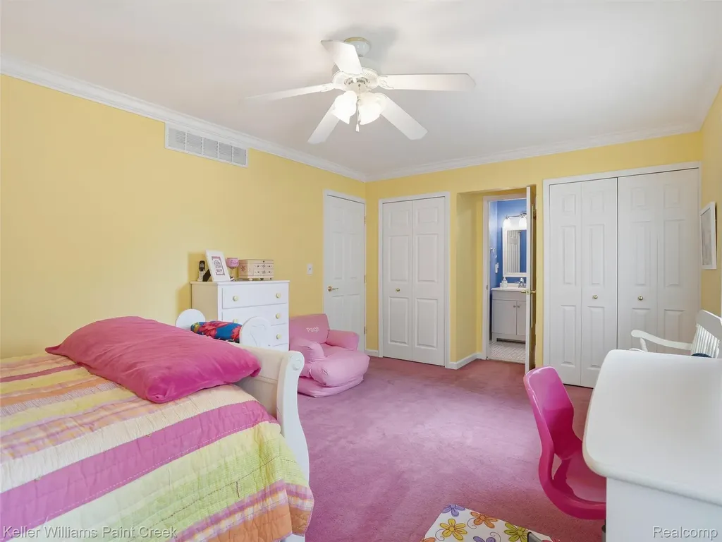 1351 W Fairview Lane Rochester Hills City MI 48306