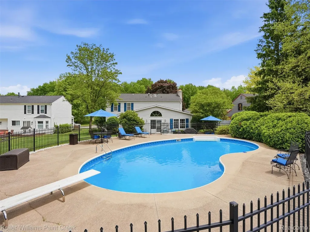 1351 W Fairview Lane Rochester Hills City MI 48306