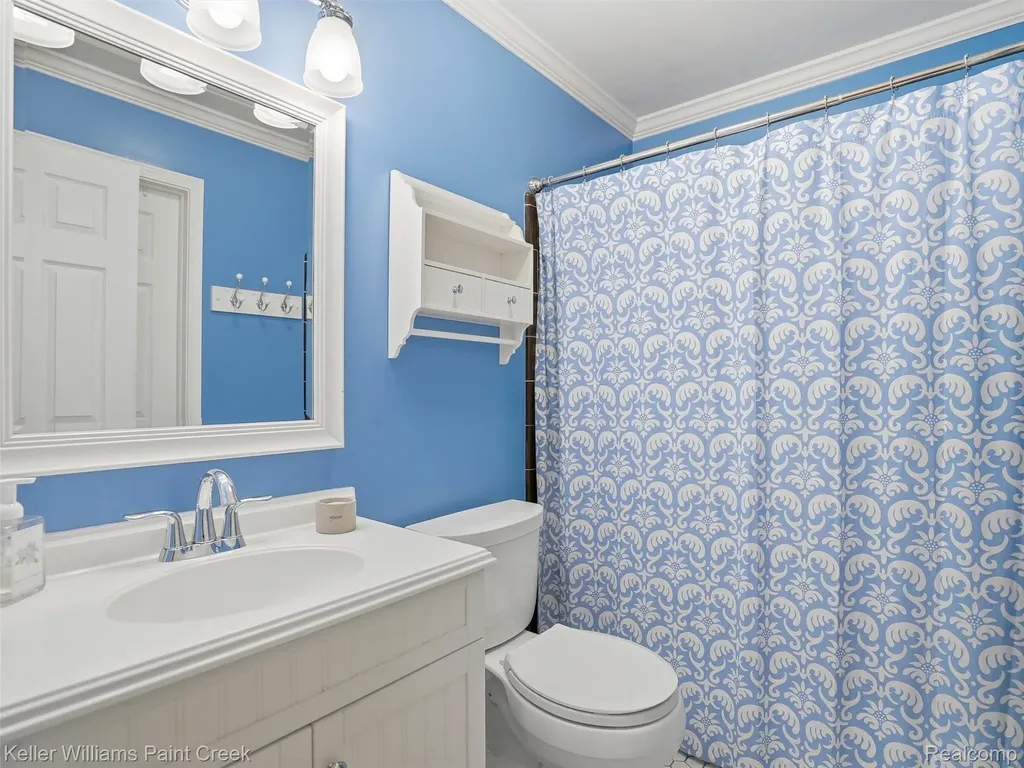1351 W Fairview Lane Rochester Hills City MI 48306
