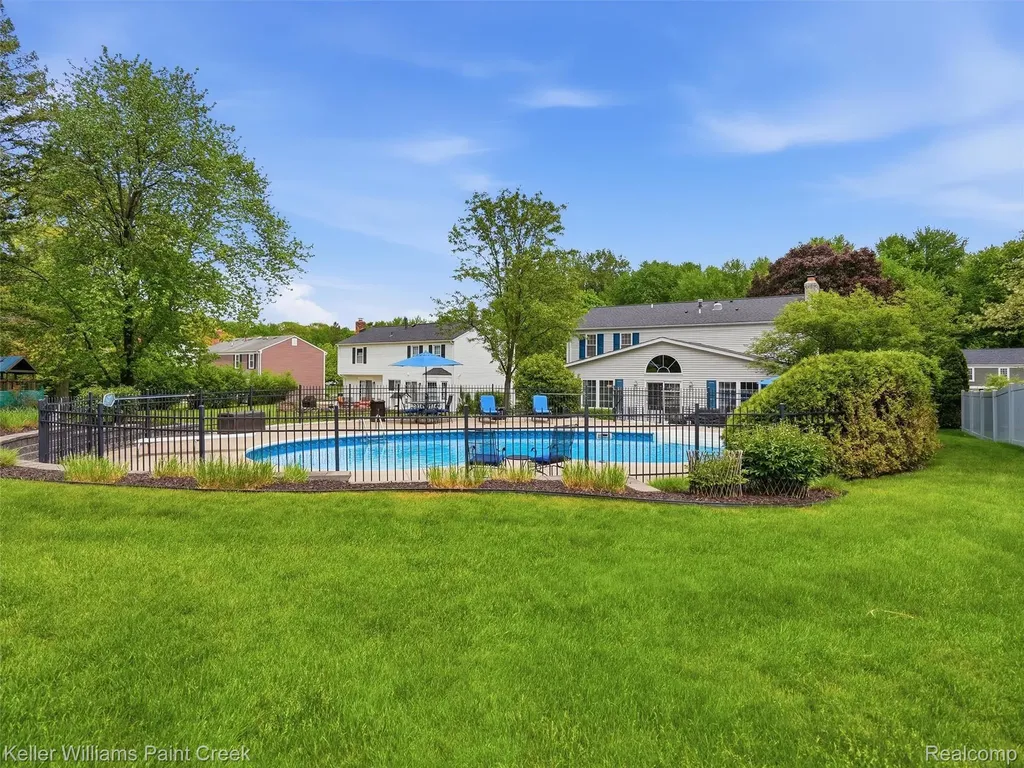 1351 W Fairview Lane Rochester Hills City MI 48306