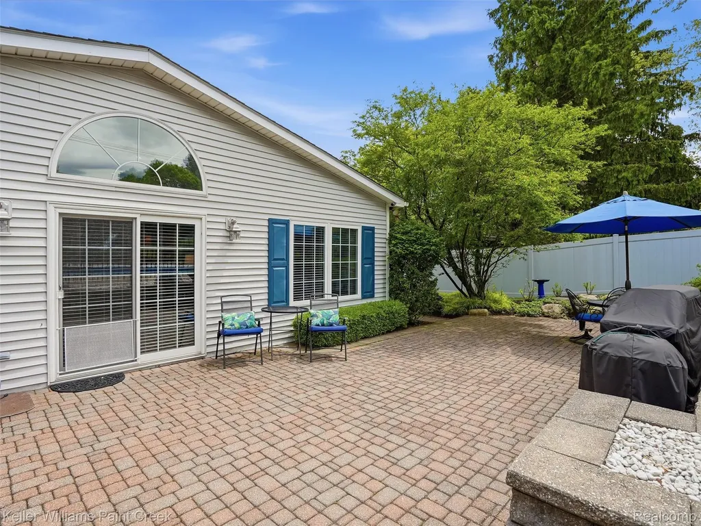 1351 W Fairview Lane Rochester Hills City MI 48306