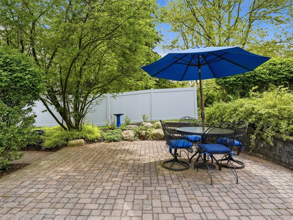 1351 W Fairview Lane Rochester Hills City MI 48306