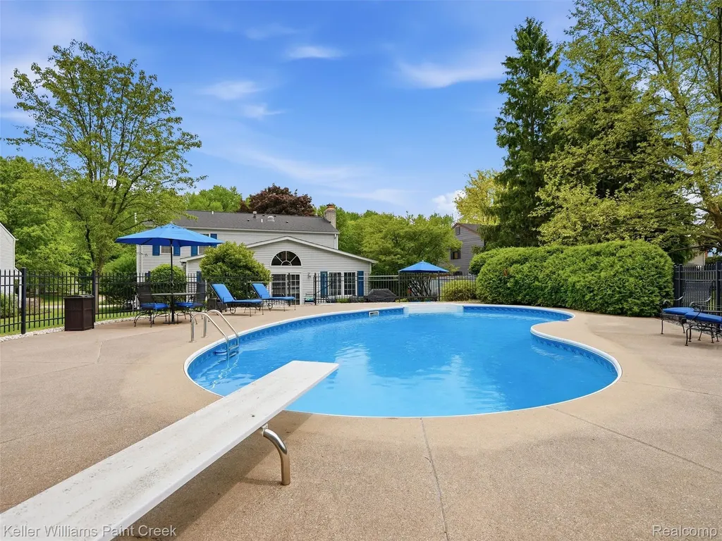 1351 W Fairview Lane Rochester Hills City MI 48306
