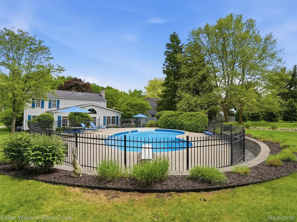 1351 W Fairview Lane Rochester Hills City MI 48306