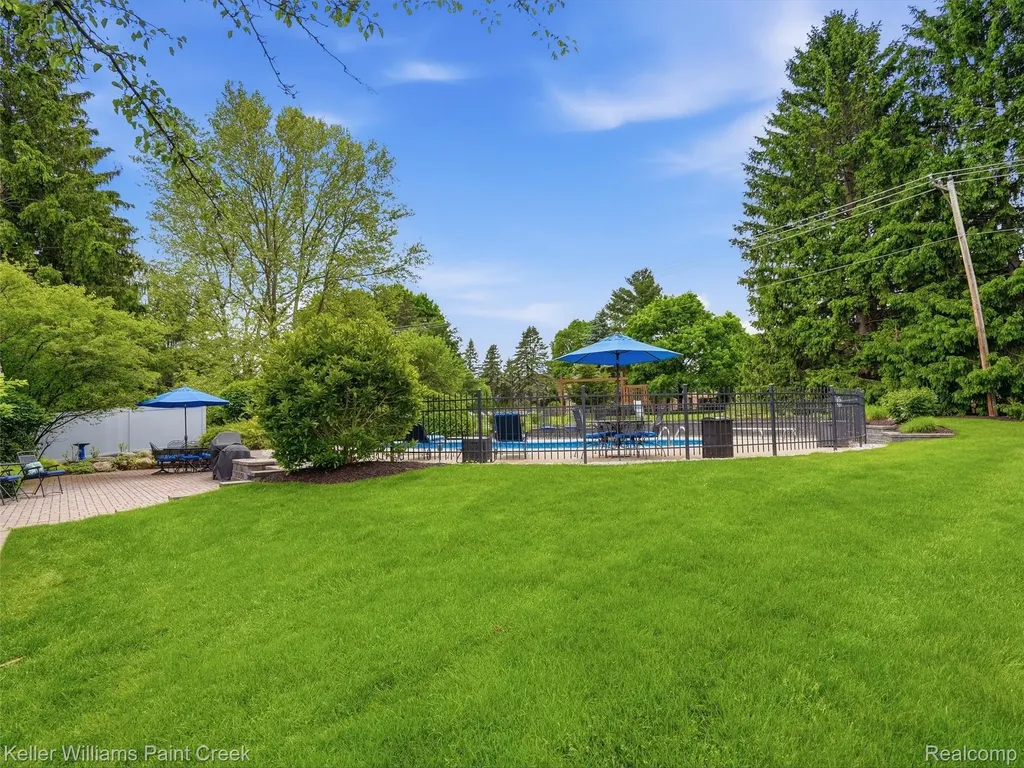 1351 W Fairview Lane Rochester Hills City MI 48306