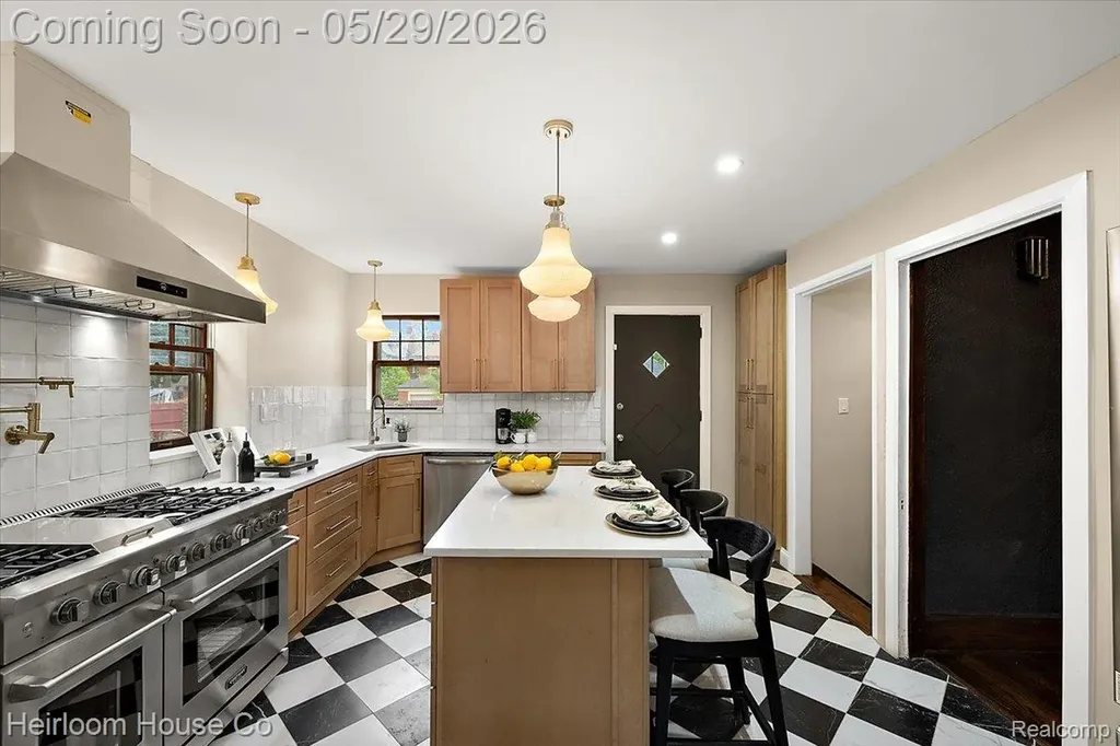 1755 W Boston Boulevard Detroit City MI 48206