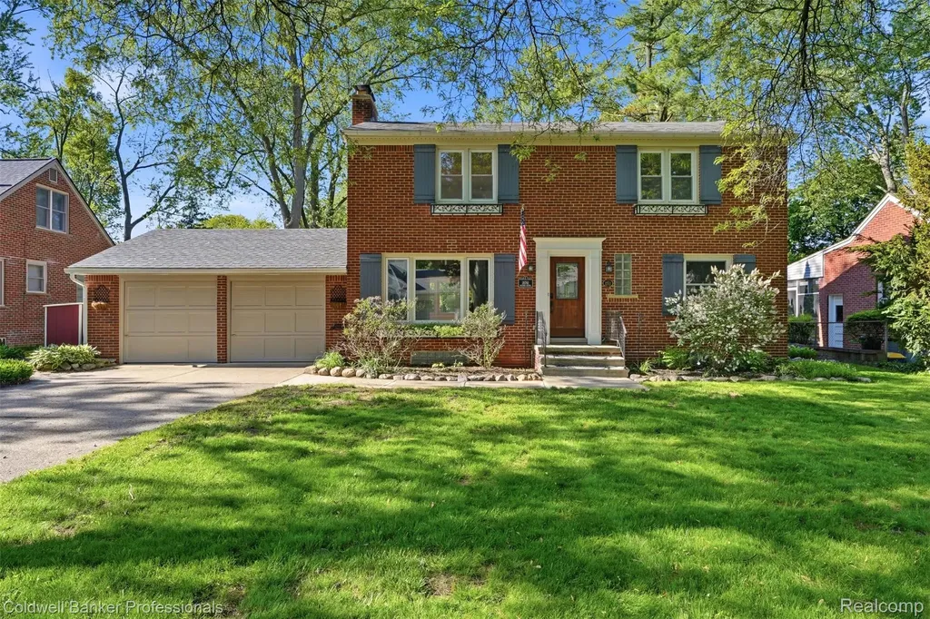 18761 Dolores Avenue Lathrup Village City MI 48076