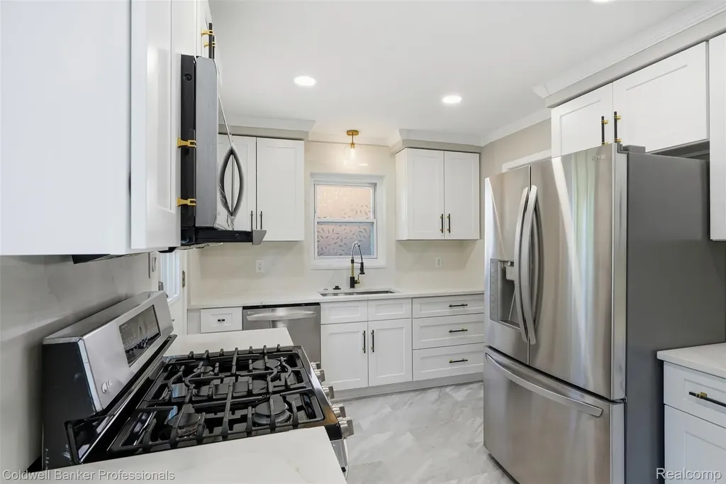 18761 Dolores Avenue Lathrup Village City MI 48076