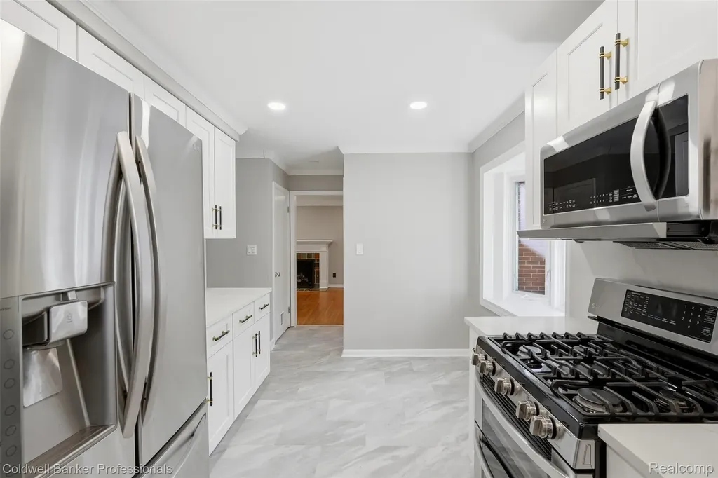18761 Dolores Avenue Lathrup Village City MI 48076