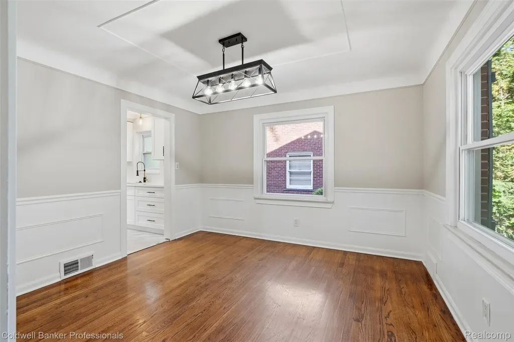 18761 Dolores Avenue Lathrup Village City MI 48076