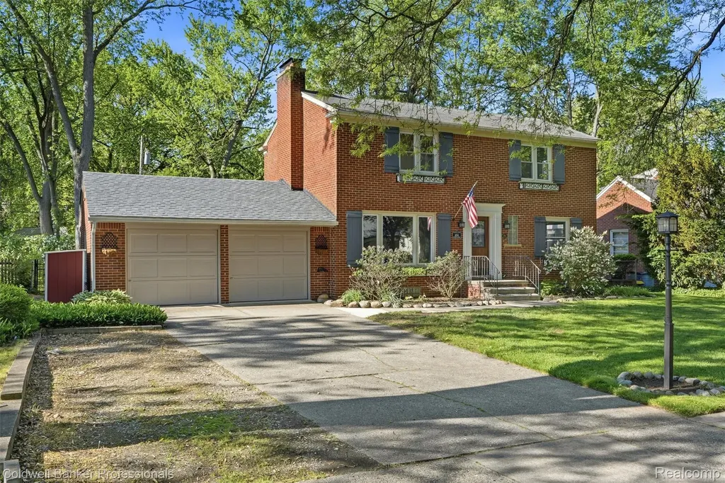18761 Dolores Avenue Lathrup Village City MI 48076