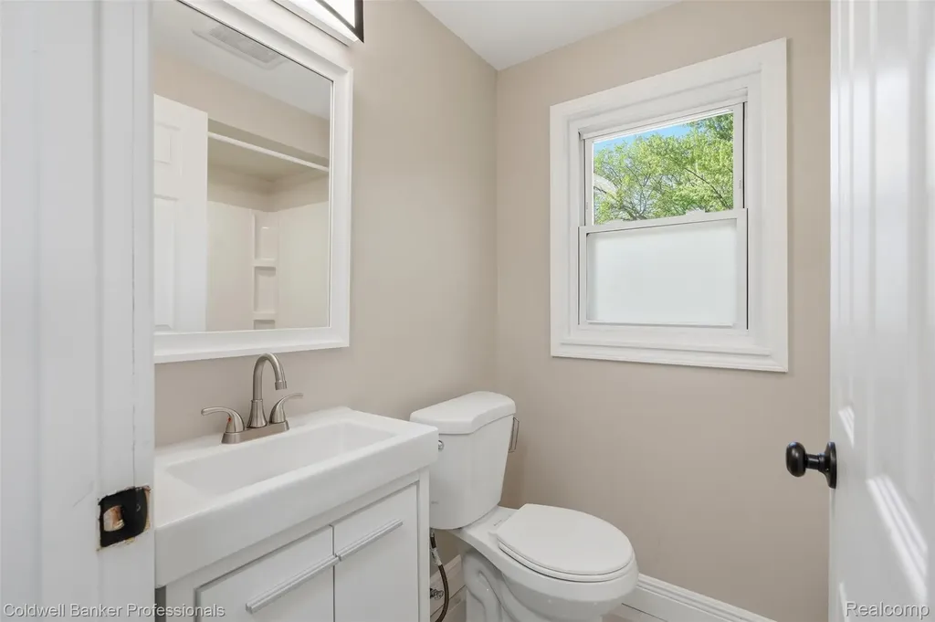 18761 Dolores Avenue Lathrup Village City MI 48076