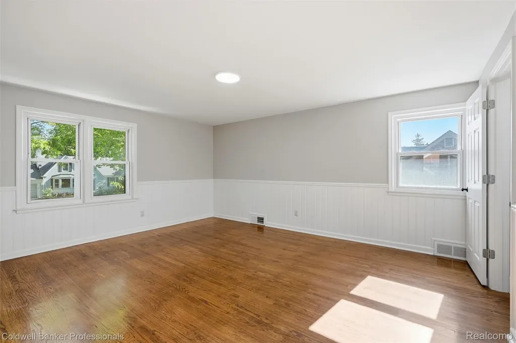 18761 Dolores Avenue Lathrup Village City MI 48076