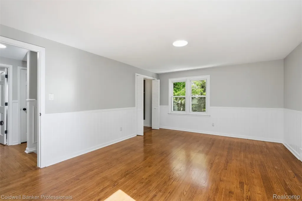 18761 Dolores Avenue Lathrup Village City MI 48076