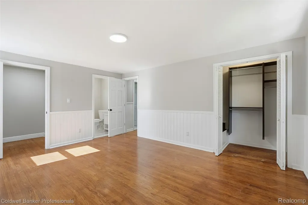 18761 Dolores Avenue Lathrup Village City MI 48076