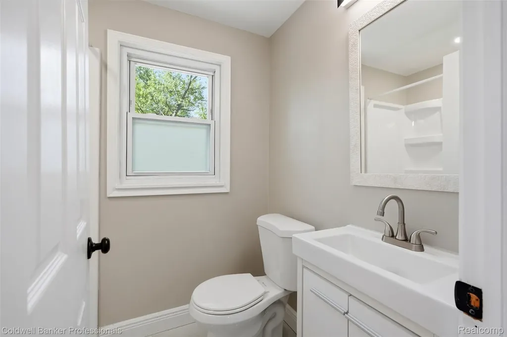 18761 Dolores Avenue Lathrup Village City MI 48076