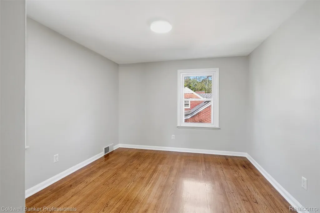 18761 Dolores Avenue Lathrup Village City MI 48076