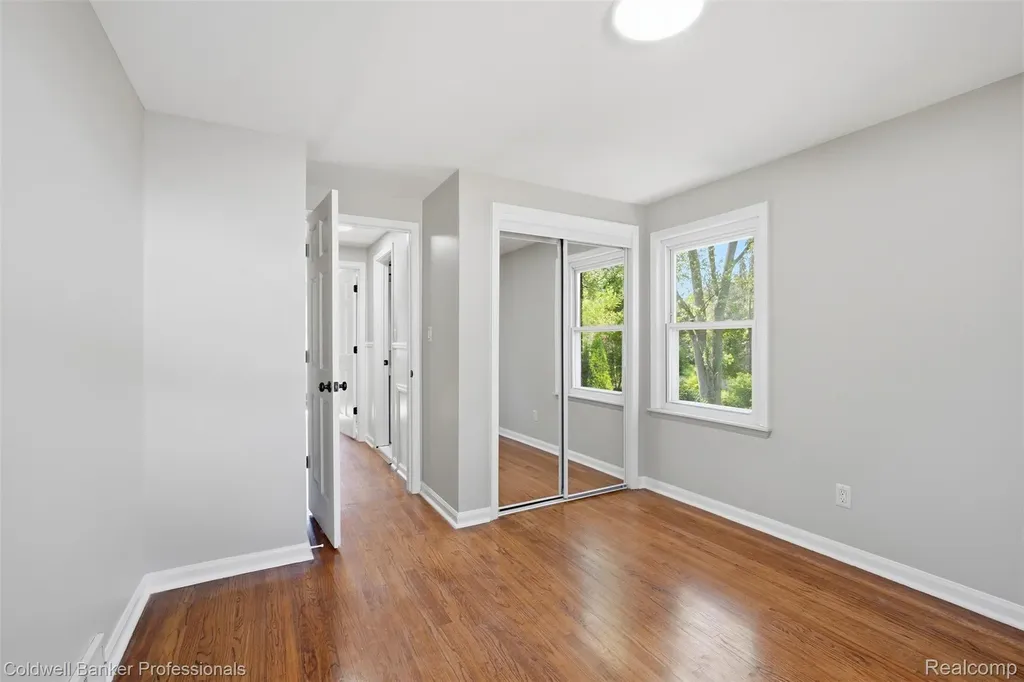 18761 Dolores Avenue Lathrup Village City MI 48076