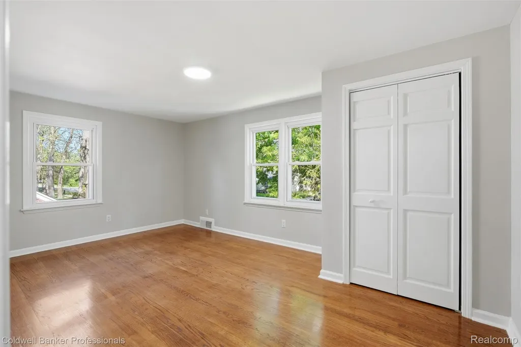 18761 Dolores Avenue Lathrup Village City MI 48076