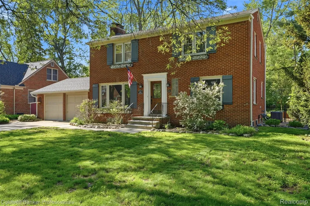 18761 Dolores Avenue Lathrup Village City MI 48076