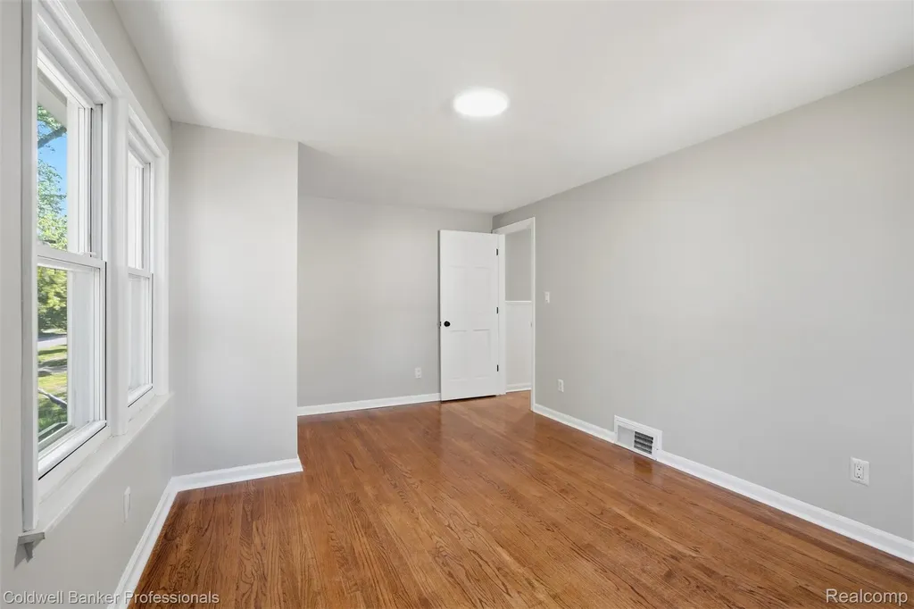 18761 Dolores Avenue Lathrup Village City MI 48076