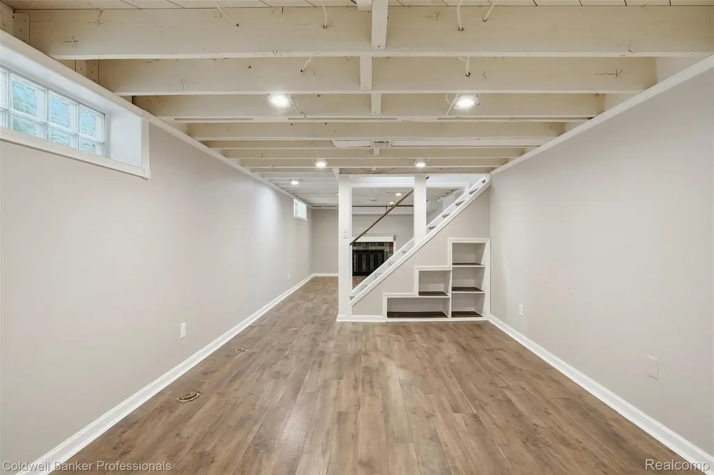18761 Dolores Avenue Lathrup Village City MI 48076
