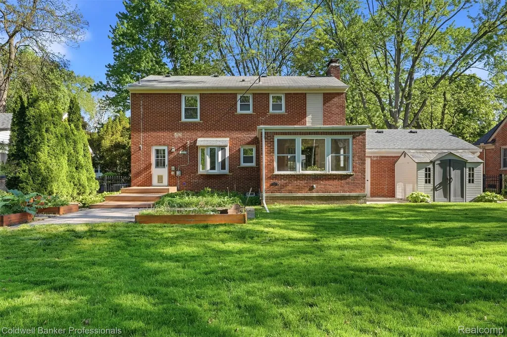 18761 Dolores Avenue Lathrup Village City MI 48076