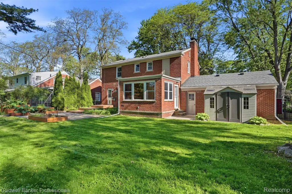18761 Dolores Avenue Lathrup Village City MI 48076