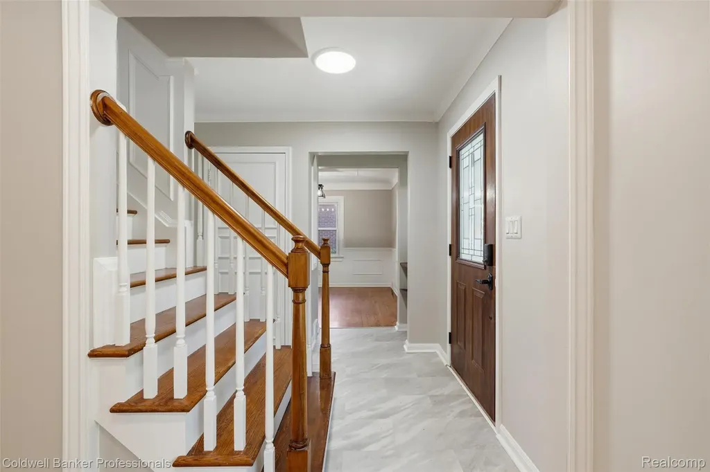 18761 Dolores Avenue Lathrup Village City MI 48076