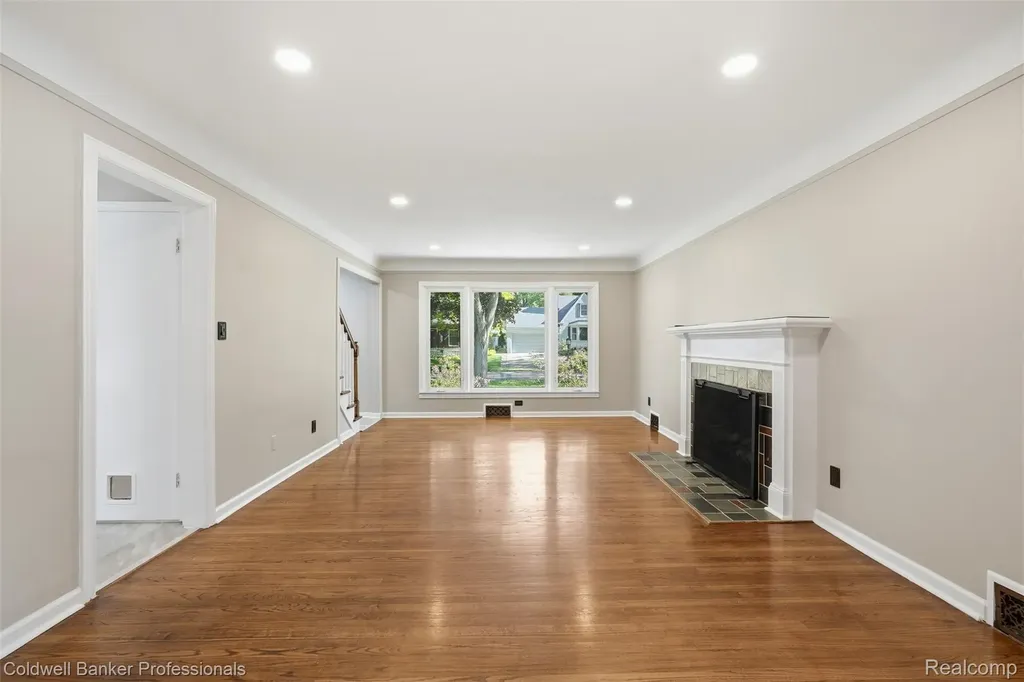 18761 Dolores Avenue Lathrup Village City MI 48076