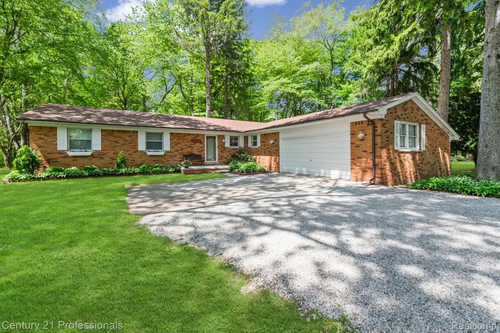 8638 Stone Road Algonac City MI 48001