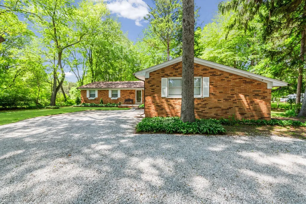 8638 Stone Road Algonac City MI 48001