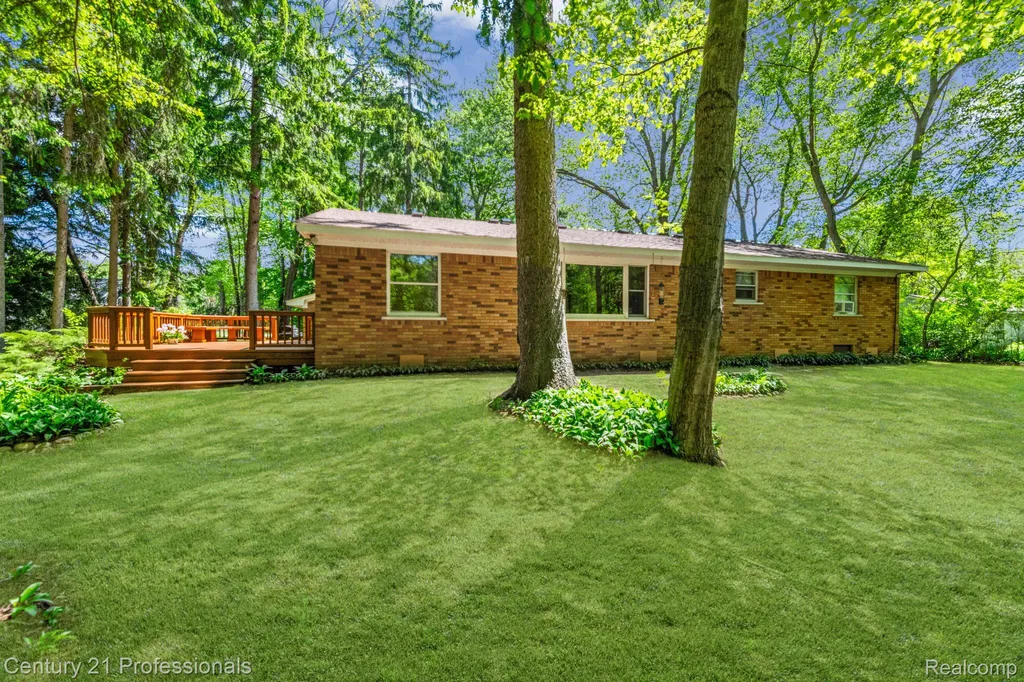 8638 Stone Road Algonac City MI 48001