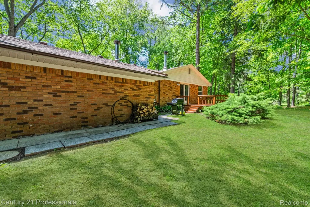 8638 Stone Road Algonac City MI 48001
