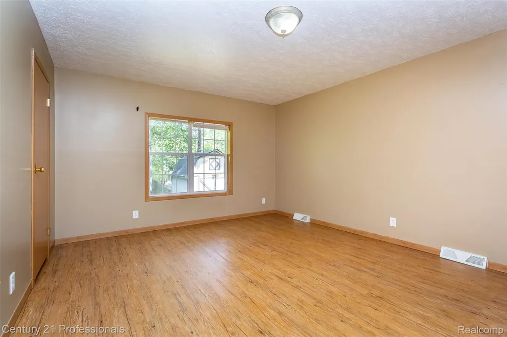4080 Cass Elizabeth Road Waterford Charter Township MI 48328