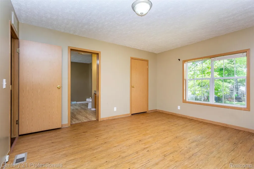 4080 Cass Elizabeth Road Waterford Charter Township MI 48328