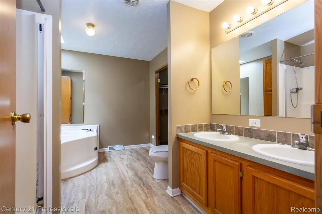 4080 Cass Elizabeth Road Waterford Charter Township MI 48328