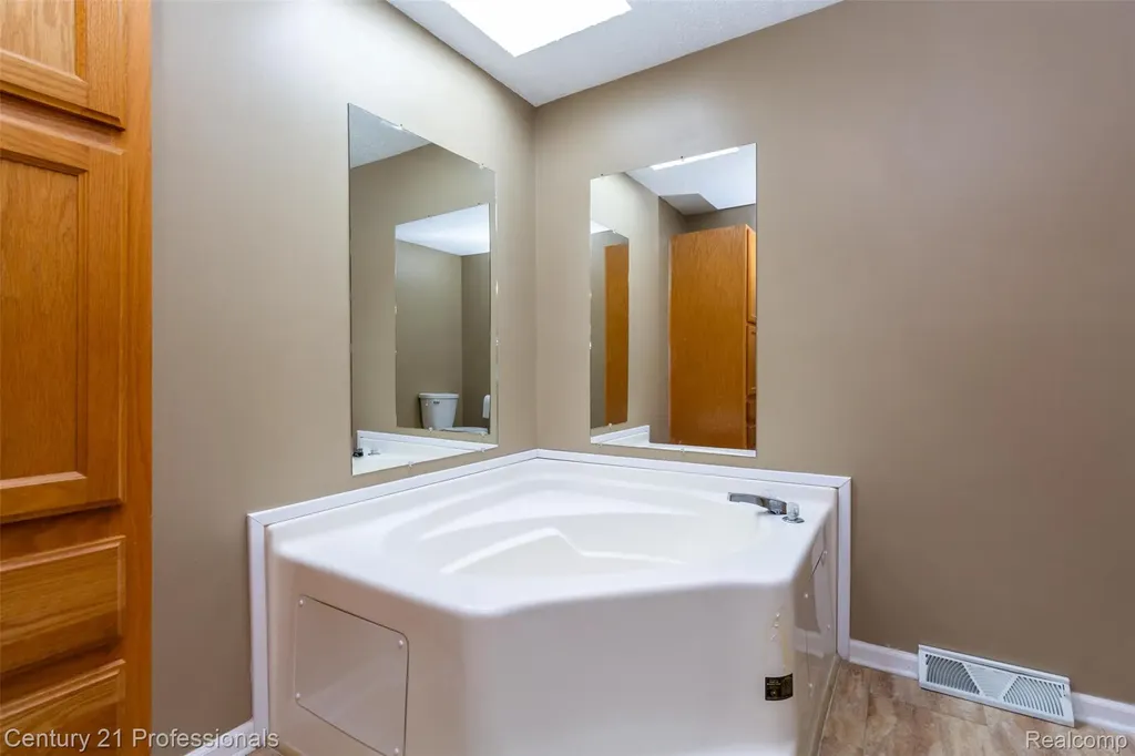 4080 Cass Elizabeth Road Waterford Charter Township MI 48328