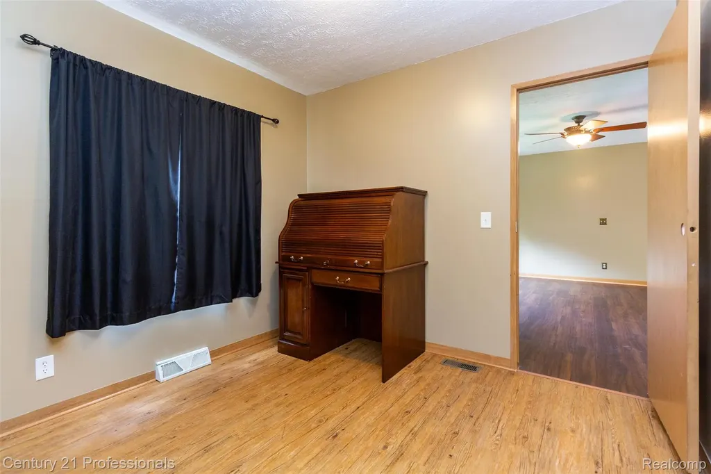 4080 Cass Elizabeth Road Waterford Charter Township MI 48328