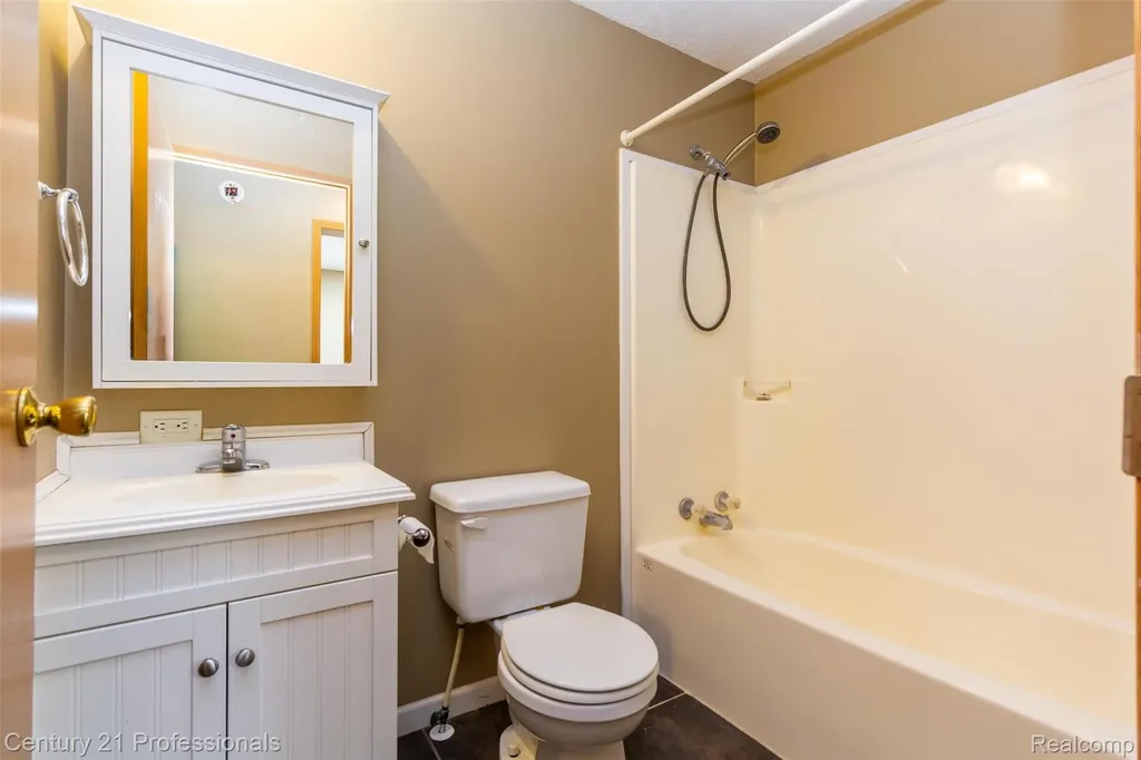 4080 Cass Elizabeth Road Waterford Charter Township MI 48328