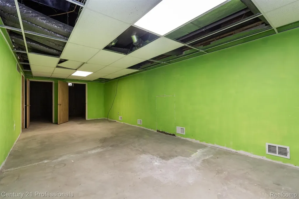 4080 Cass Elizabeth Road Waterford Charter Township MI 48328