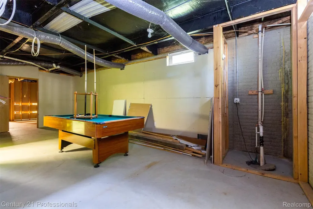 4080 Cass Elizabeth Road Waterford Charter Township MI 48328