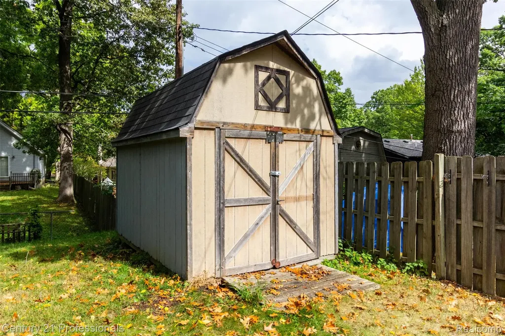 4080 Cass Elizabeth Road Waterford Charter Township MI 48328