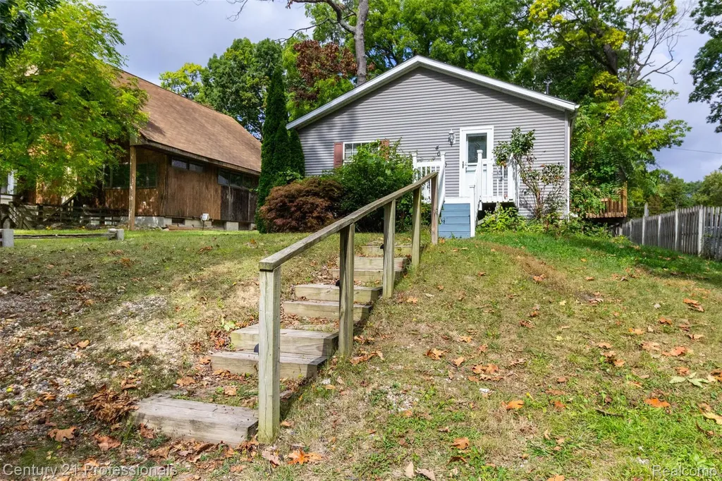 4080 Cass Elizabeth Road Waterford Charter Township MI 48328