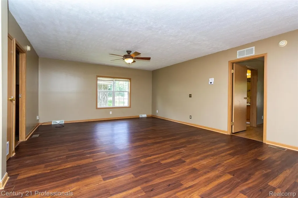 4080 Cass Elizabeth Road Waterford Charter Township MI 48328