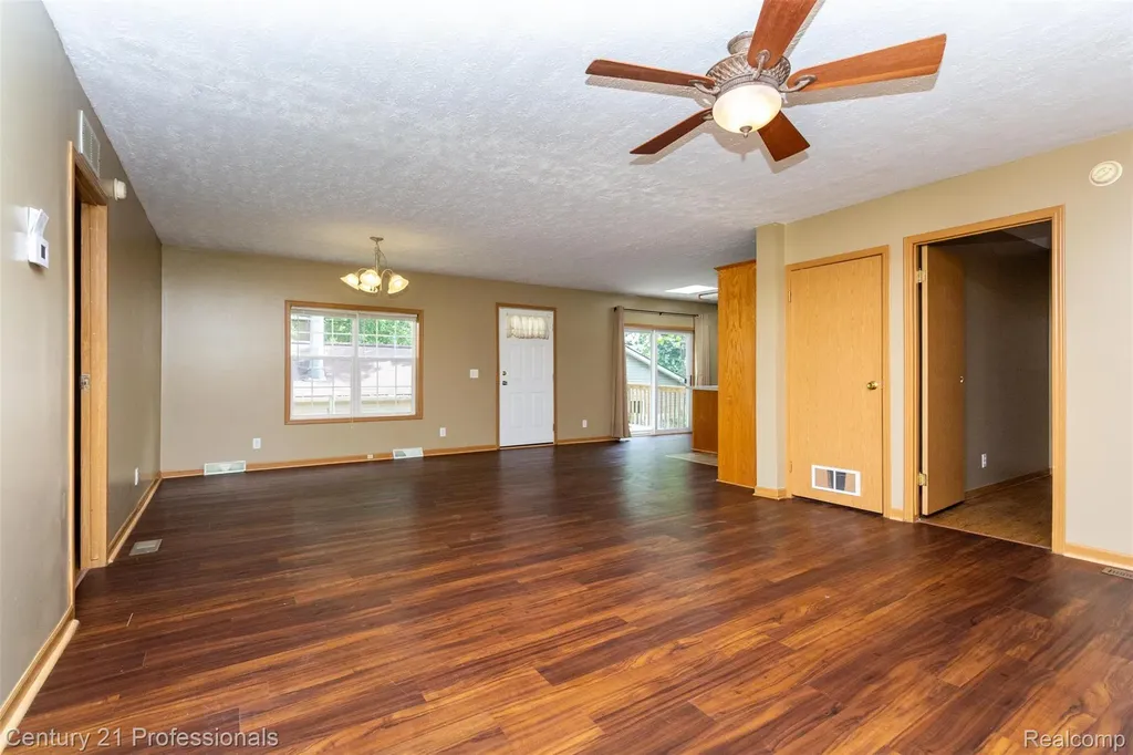 4080 Cass Elizabeth Road Waterford Charter Township MI 48328