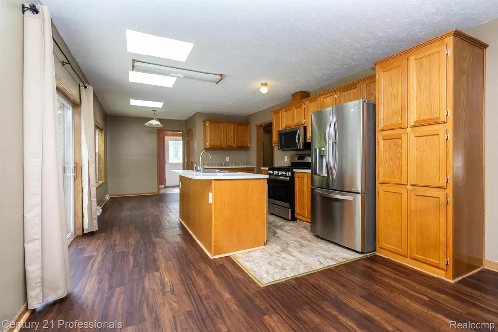 4080 Cass Elizabeth Road Waterford Charter Township MI 48328