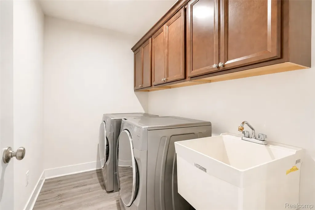 51040 Woodford Drive Canton Charter Township MI 48188
