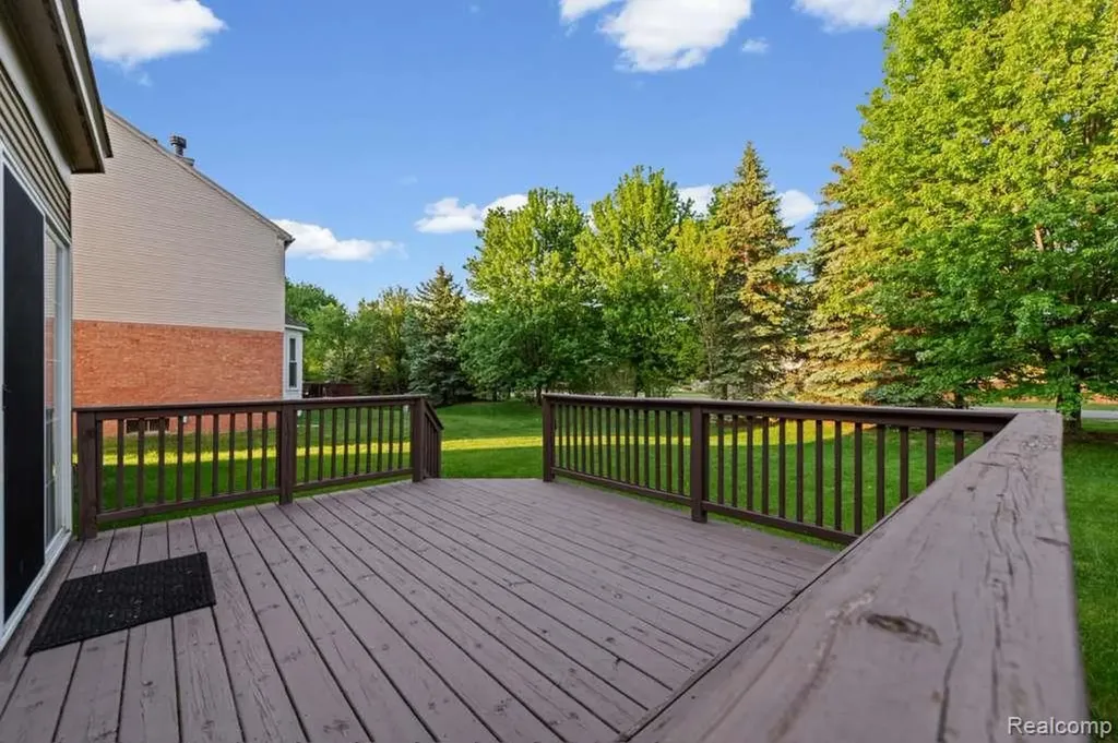 33868 Monterra Lane Sterling Heights City MI 48312