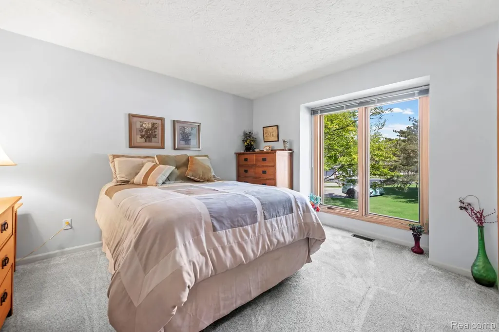 6687 Ridgeview Drive Independence Charter Township MI 48346